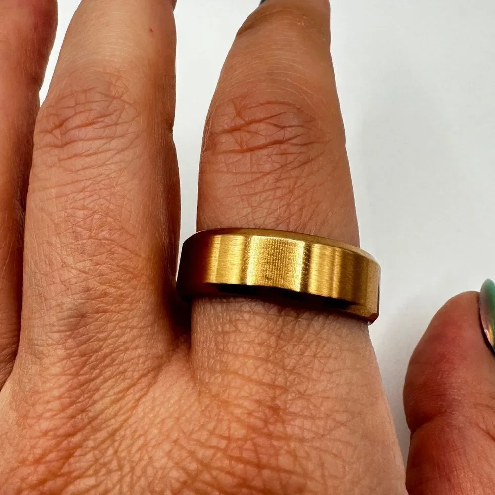 Size 13 brushed gold tone metal Men's‎ fashion ring/wedding band